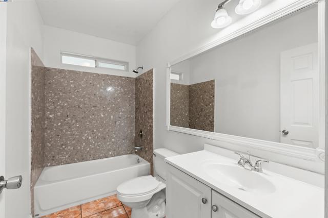 28147 Murcia st, Hayward CA: https://media.crmls.org/mediaz/7b7235bb-c3d8-462c-bbcb-f7fc8c354345.jpg