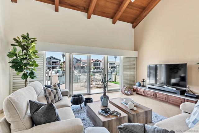 6 Buccaneer Way, Coronado CA: https://media.crmls.org/mediaz/7b72c810-d674-4c20-9786-58447477aa21.jpg