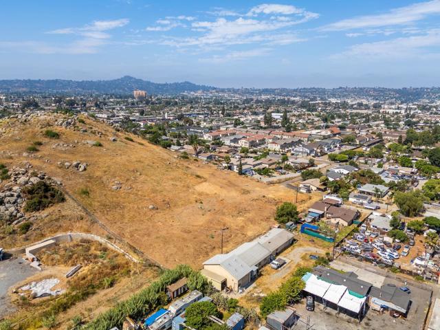 1161 N Anza Street, El Cajon CA: https://media.crmls.org/mediaz/7b72dc9d-aa4c-4857-add8-77b18d0d39f6.jpg