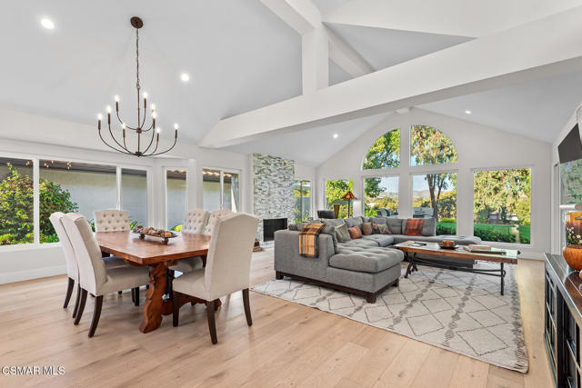 362 Cherry Hills Court, Thousand Oaks CA: https://media.crmls.org/mediaz/7b73a698-1a11-4cac-9559-939daed89656.jpg