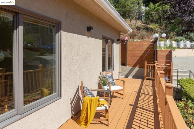 6330 Swainland Rd, Oakland CA: https://media.crmls.org/mediaz/7b73eab8-2e5c-4117-a4a8-6e41529f0d5b.jpg