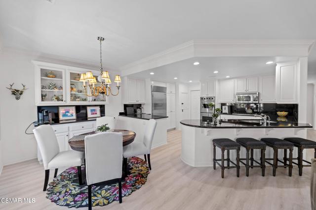 2479 Swanfield Court, Lake Sherwood CA: https://media.crmls.org/mediaz/7b73eaf4-0954-4e75-8525-e5fe1f4b1284.jpg