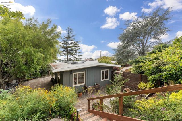 1415 Devonshire Dr, El Cerrito CA: https://media.crmls.org/mediaz/7b73f73d-0c9b-41a7-90bb-2ec4a1d8b2e4.jpg