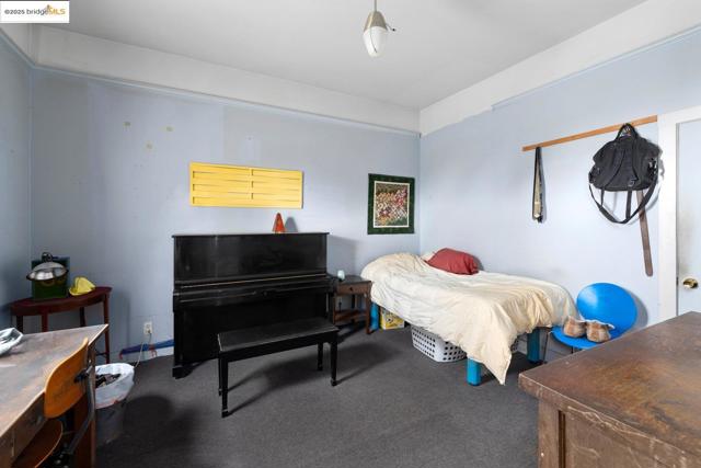 2331 San Pablo Ave, Berkeley CA: https://media.crmls.org/mediaz/7b742c8e-0e0a-4353-bfc9-8a78e54d567c.jpg