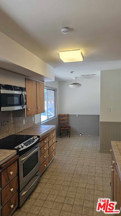 311 6th Street, Corning CA: https://media.crmls.org/mediaz/7b74beba-9792-4a8f-a0a1-1829ce0917ce.jpg