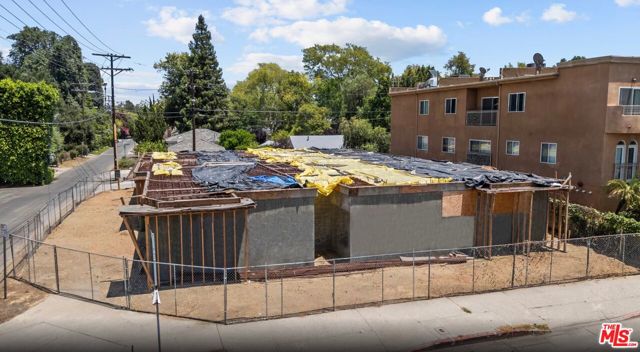 5754 Woodman Avenue, Van Nuys CA: https://media.crmls.org/mediaz/7b74e300-1e42-46b2-b567-91f439ec842e.jpg