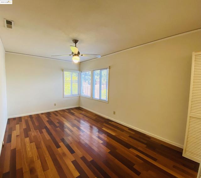 3540 Deer Hill Rd, Lafayette CA: https://media.crmls.org/mediaz/7b752fe3-69ad-45a3-9b3e-ff7d49a6bb66.jpg