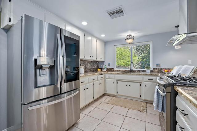 25119 Como Esta Court, Ramona CA: https://media.crmls.org/mediaz/7b754c7d-f324-4ca6-8801-158c7797f2c8.jpg