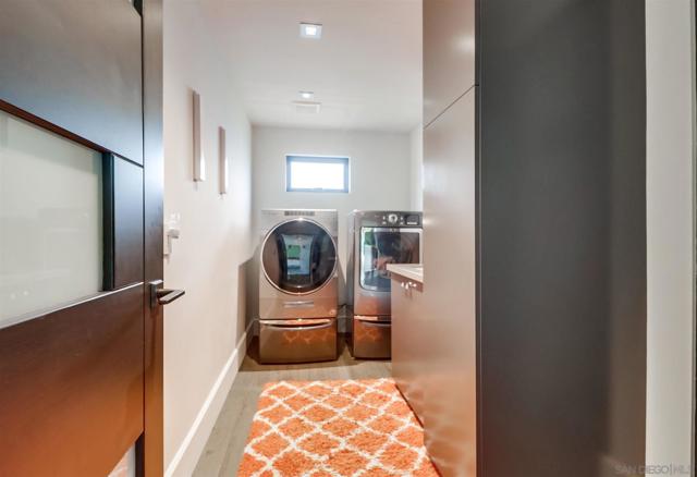 969 Adella Ave, Coronado CA: https://media.crmls.org/mediaz/7b76175f-3553-4d83-9506-42805255e512.jpg