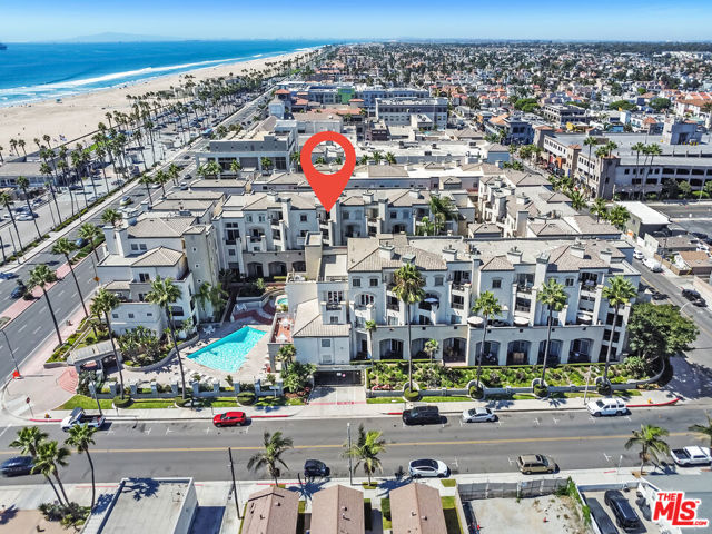 200 Pacific Coast Highway, Huntington Beach CA: https://media.crmls.org/mediaz/7b7638ae-4450-47fb-ad84-7a65fc03d41a.jpg