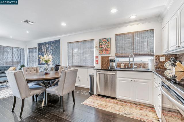 5103 Pioneer Way, Antioch CA: https://media.crmls.org/mediaz/7b76cd48-6f88-48ac-a8c6-02ed82ef0163.jpg