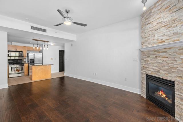 1240 India St, San Diego CA: https://media.crmls.org/mediaz/7b76e17e-5d94-4762-a369-458073f7af82.jpg