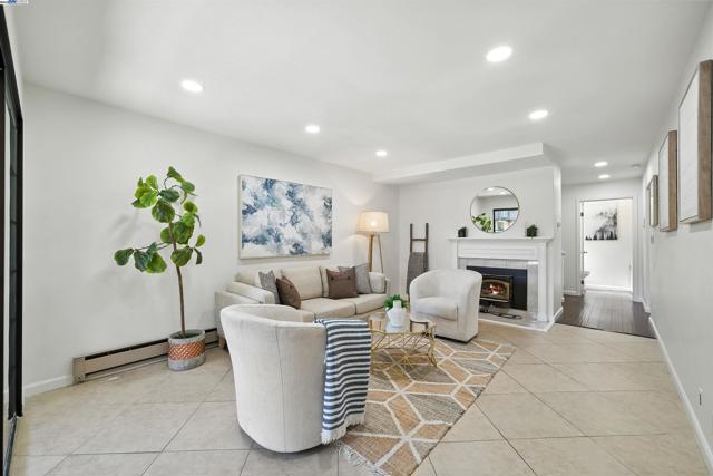 1116 Brewster Ave, Redwood City CA: https://media.crmls.org/mediaz/7b78192f-603b-4d3e-8caa-12cbb8fd9ce1.jpg