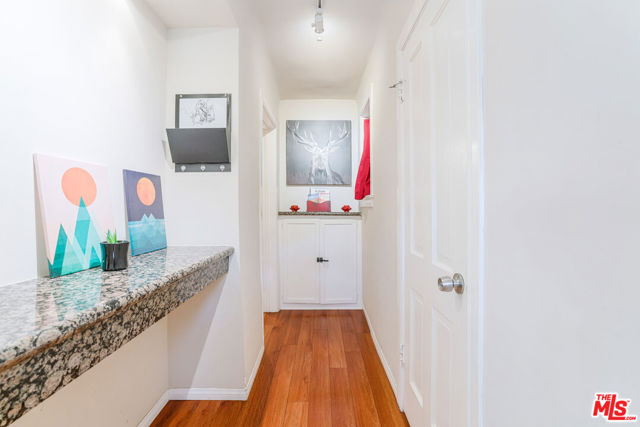 10306 Seabury Lane, Los Angeles CA: https://media.crmls.org/mediaz/7b78b166-d568-470e-b08b-bfa21d217399.jpg