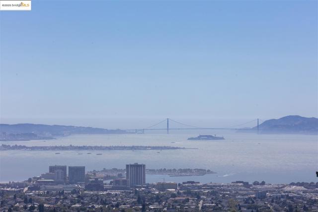 63 Schooner HL, Oakland CA: https://media.crmls.org/mediaz/7b7a5dea-c2bf-4273-8f15-98508dbb5b32.jpg