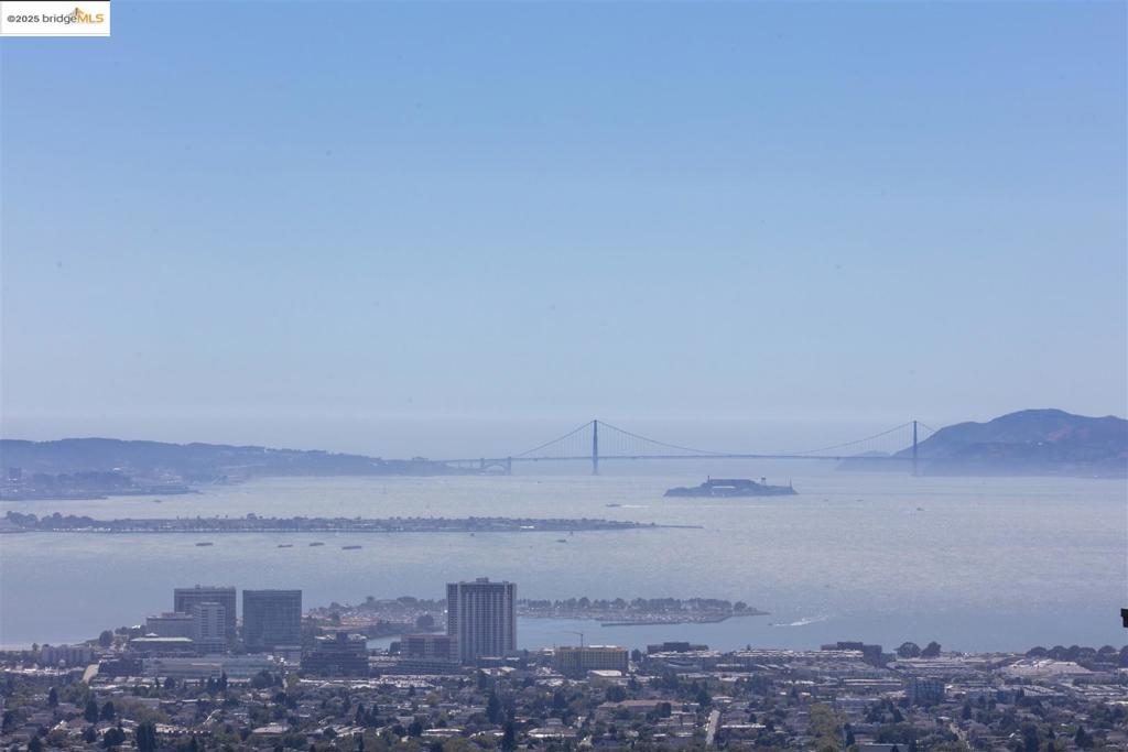 https://media.crmls.org/mediaz/7b7a5dea-c2bf-4273-8f15-98508dbb5b32.jpg?preset=X-Large