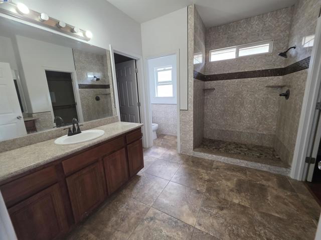 254 Peach Leaf Way, Sacramento CA: https://media.crmls.org/mediaz/7b7aeb02-fde0-48b1-b3be-6959ba6f2fbf.jpg