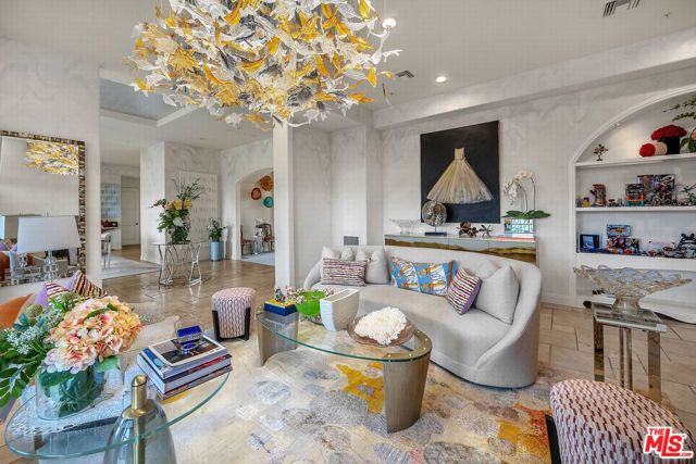 3110 Benedict Canyon Drive, Beverly Hills CA: https://media.crmls.org/mediaz/7b7b18b1-d64d-401a-9c31-eace3dbfe71c.jpg