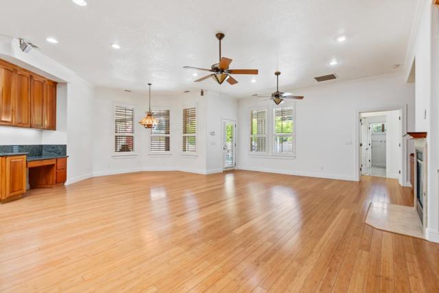 5000 Peach Blossom Lane, Oakdale CA: https://media.crmls.org/mediaz/7b7b8c69-a4fa-47a9-86ef-c883dd407ba2.jpg