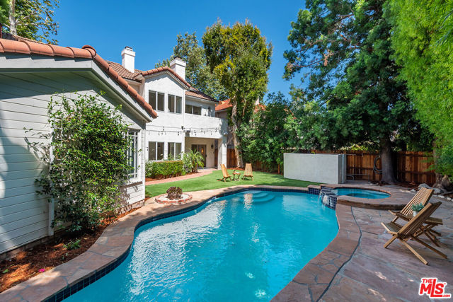 4744 Norwich Avenue, Sherman Oaks CA: https://media.crmls.org/mediaz/7b7c086c-ab35-42f8-9973-f45cd71c2f19.jpg