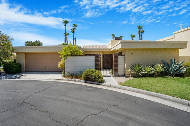 6735 Harwood Circle, Palm Springs, California 92264, 2 Bedrooms Bedrooms, ,2 BathroomsBathrooms,Condominium,For Sale,Harwood Circle,219112721DA