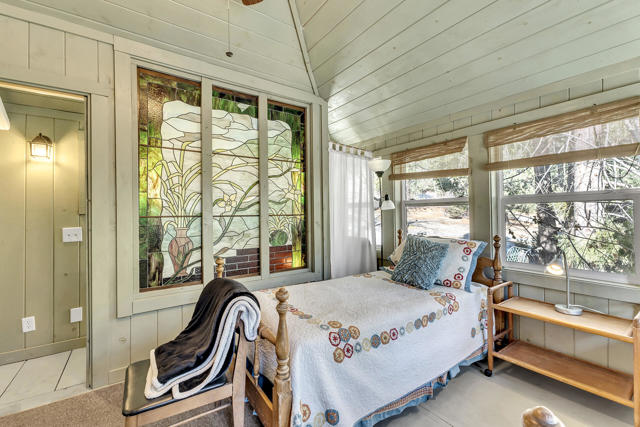 25585 Alderwood St Street, Idyllwild CA: https://media.crmls.org/mediaz/7b7c8603-79cb-4b6b-a6b9-6249d056cb5a.jpg