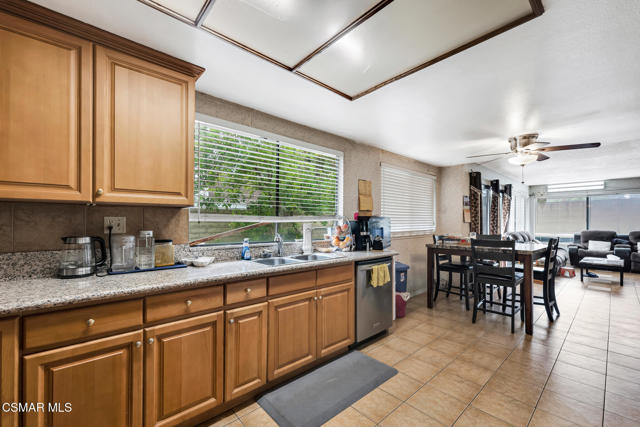 7565 Melvin Avenue, Reseda CA: https://media.crmls.org/mediaz/7b7c9abd-90ec-446d-96cc-67cbac678bc6.jpg