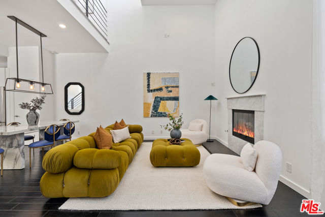 830 Bay Street, 3 photo 2