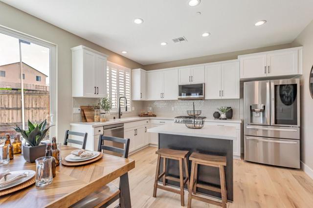 1153 Coyote Peak Way, Hollister CA: https://media.crmls.org/mediaz/7b7cea4b-fcff-42e5-a168-b0577e60186b.jpg