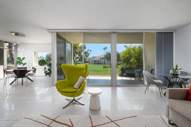 519 Desert Lakes Drive, Palm Springs CA: https://media.crmls.org/mediaz/7b7d0d5b-0771-455f-9bed-e40e73cd196a.jpg