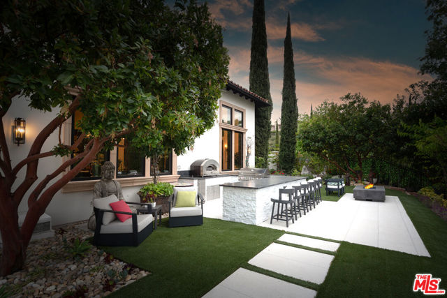 25201 Prado Del Misterio, Calabasas CA: https://media.crmls.org/mediaz/7b7d5fc3-8f36-4d15-898b-99f8d598b9e3.jpg