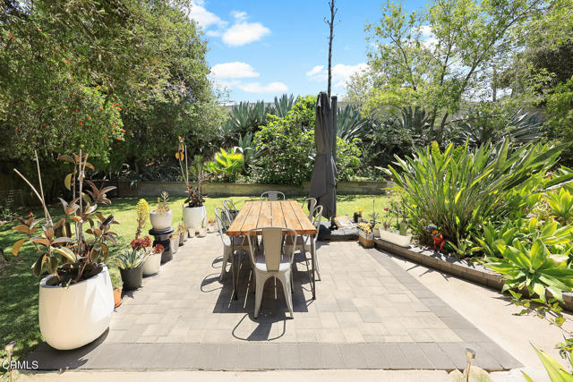 10316 Newhome Avenue, Sunland CA: https://media.crmls.org/mediaz/7b7e1574-370a-4a94-91ad-a30191f4b37d.jpg