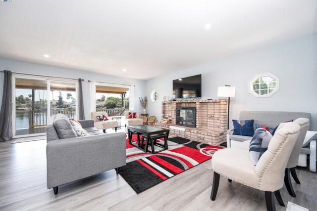 5514 Marlin Ct, Discovery Bay CA: https://media.crmls.org/mediaz/7b7ea57d-3e22-4f64-8088-46d93770aca2.jpg