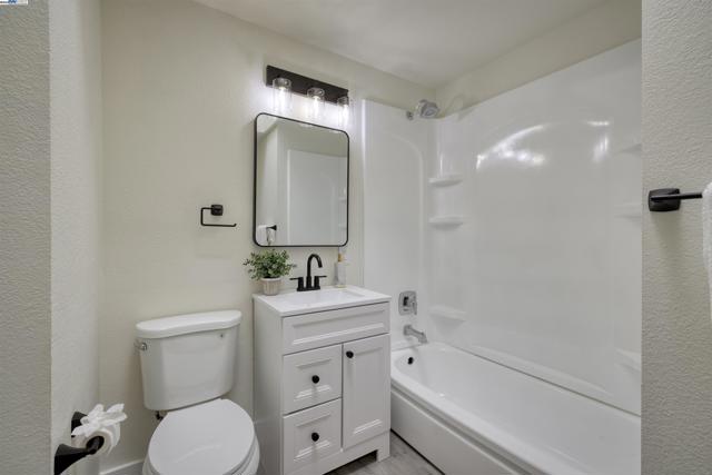 4152 Converse St, Fremont CA: https://media.crmls.org/mediaz/7b7f200e-9f86-451f-a923-294cacc00746.jpg