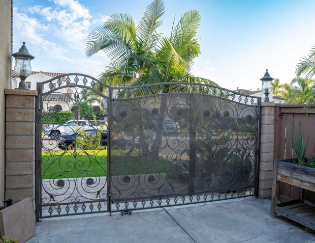 2361 Paseo Los Gatos, Chula Vista CA: https://media.crmls.org/mediaz/7b7f262a-b4a3-4ad6-a88f-5a41a92a1144.jpg