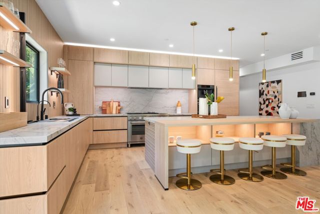 101 Greenfield Avenue, Los Angeles CA: https://media.crmls.org/mediaz/7b7f4c16-e32b-4fc6-a50e-52cc3d1ab7ea.jpg