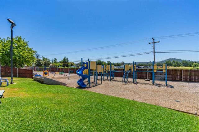 Image 43 of 45 For 5689 Red Oak Drive