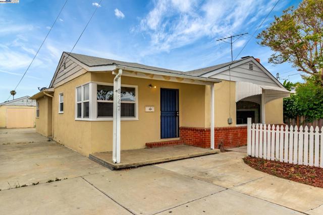 6547 Dairy Ave, Newark CA: https://media.crmls.org/mediaz/7b805fa9-d486-4902-b459-4e7c11e21ba9.jpg