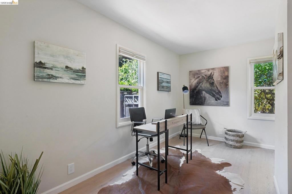 https://media.crmls.org/mediaz/7b807304-0cb3-40ec-bd5e-948ab9ae6ce3.jpg?preset=X-Large