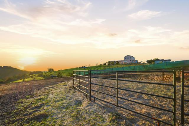 Detail Gallery Image 26 of 40 For 1925 Robinhood Rd, Vista,  CA 92084 - 5 Beds | 4/1 Baths