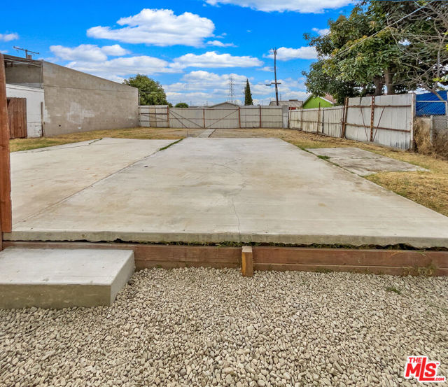 10692 Sycamore Avenue, Stanton CA: https://media.crmls.org/mediaz/7b80b334-ab35-40ce-b684-82c932fab2b2.jpg