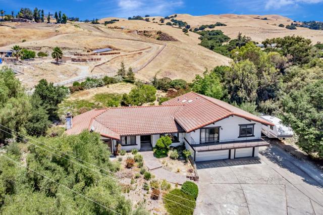 15231 Skyview Drive, San Jose CA: https://media.crmls.org/mediaz/7b81257b-8ab5-4c23-8595-55d473e49663.jpg
