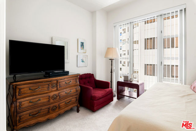 10580 Wilshire Boulevard, Los Angeles CA: https://media.crmls.org/mediaz/7b8149a6-b0c4-463d-8bca-6a96fa60750b.jpg