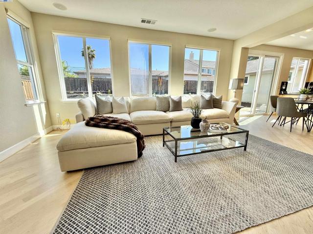 752 Barleta Ln, Livermore CA: https://media.crmls.org/mediaz/7b822c06-84b7-441f-a08e-9a79aa033b6a.jpg