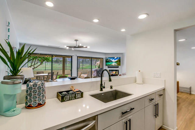 73879 Club Circle Dr, Palm Desert CA: https://media.crmls.org/mediaz/7b823830-3fcb-4829-bda8-28393fecb6be.jpg