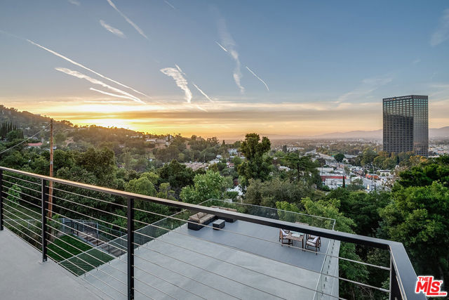 3701 Multiview Drive, Los Angeles CA: https://media.crmls.org/mediaz/7b828965-66c8-423a-8561-b2f887116b85.jpg