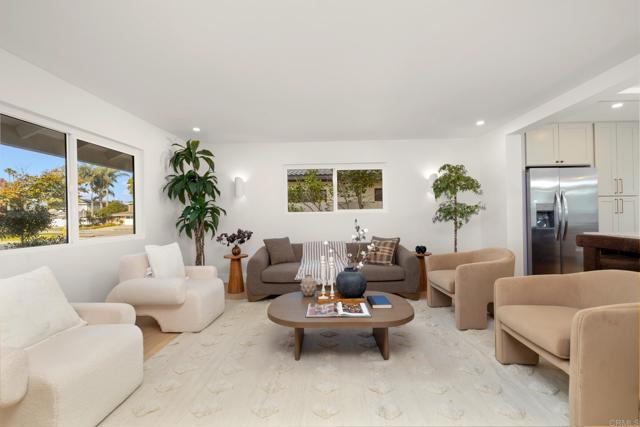 Detail Gallery Image 4 of 35 For 21792 Kaneohe Ln, Huntington Beach,  CA 92646 - 5 Beds | 2/1 Baths