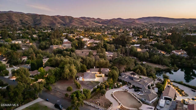 356 Laguna Terrace, Simi Valley CA: https://media.crmls.org/mediaz/7b835d2f-7073-4eed-ba8d-176da0afa88e.jpg