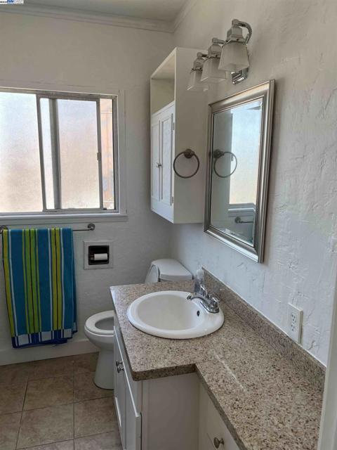 2140 W Avenue 134Th, San Leandro CA: https://media.crmls.org/mediaz/7b83f195-0794-40a4-be7b-942a27e34f04.jpg