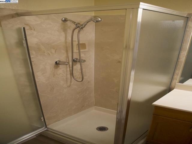 7608 Arthur St, Oakland CA: https://media.crmls.org/mediaz/7b841eda-7a23-4f94-b58f-2fd4f7b67cc8.jpg